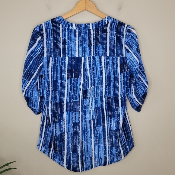 Ann Taylor Factory | Blue Print 3/4 Sleeve Blouse Size XS - Picture 4 of 6